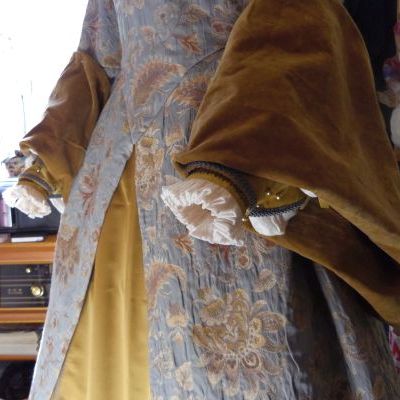 Tudor Gown, del 1